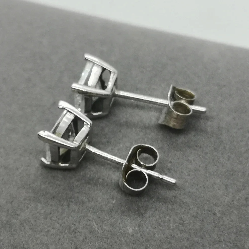 925  studs - Picture 3 of 3